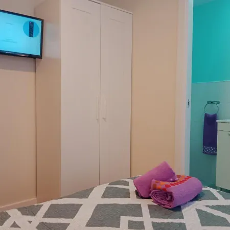 Amroom - *