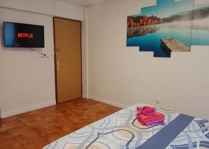 Alojamento de Acomodação e Pequeno-almoço Amroom - 3*